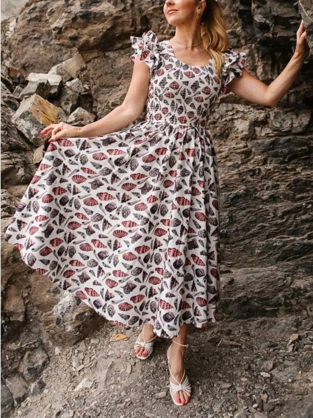 Ivy City Hattie Dress Size Large Short Ruffle Sleeve Seashell Print Smocked